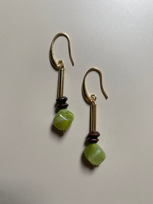 FRTE05 - Gold plated drop earrings, green and wood