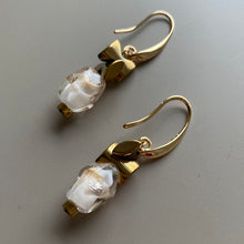 CSTE09 - Gold & white Lampwork Glass drop Earrings - White