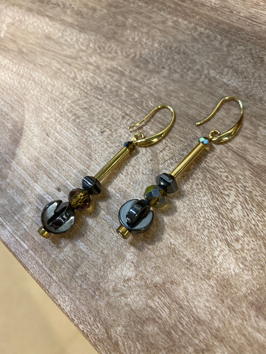 HILE04 - Yellow green hematite drop earrings