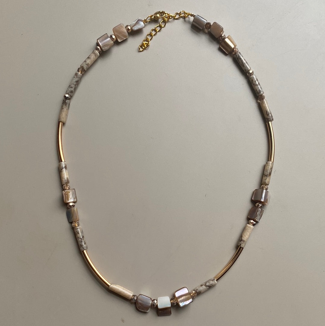 CST07 - Shell chip and gemstone necklace - Creams, pearl