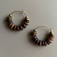 CSTE04 - Hematite & Coconut hoop earrings - Brown, wood