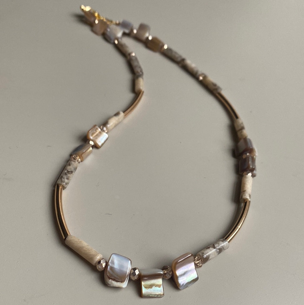 CST07 - Shell chip and gemstone necklace - Creams, pearl