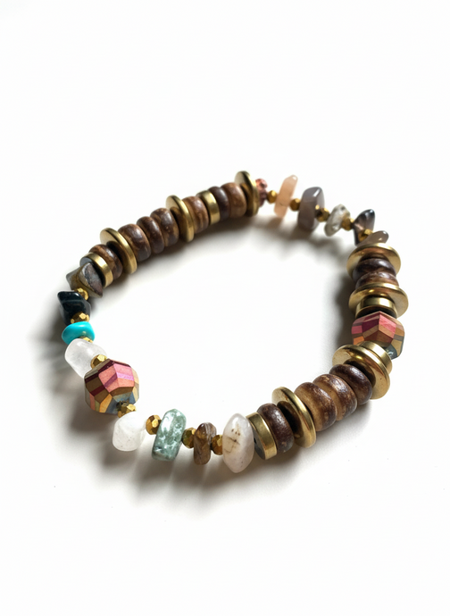 FRTB03 - Coconut, Gold plated hematite, semi precious stone chips and crystal details make this elasticated bracelet