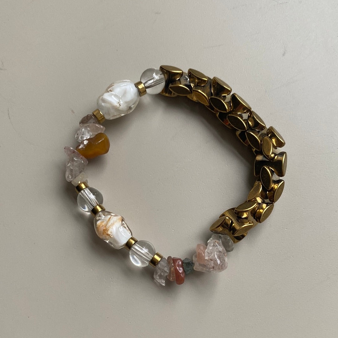 CSTB03 - Lampwork Glass & Hematite bracelet - white