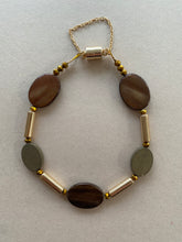 BDLB09 - Shell and Hematite magnetic bracelet