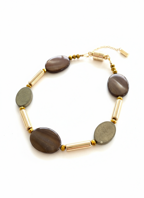 BDLB09 - Shell and Hematite magnetic bracelet