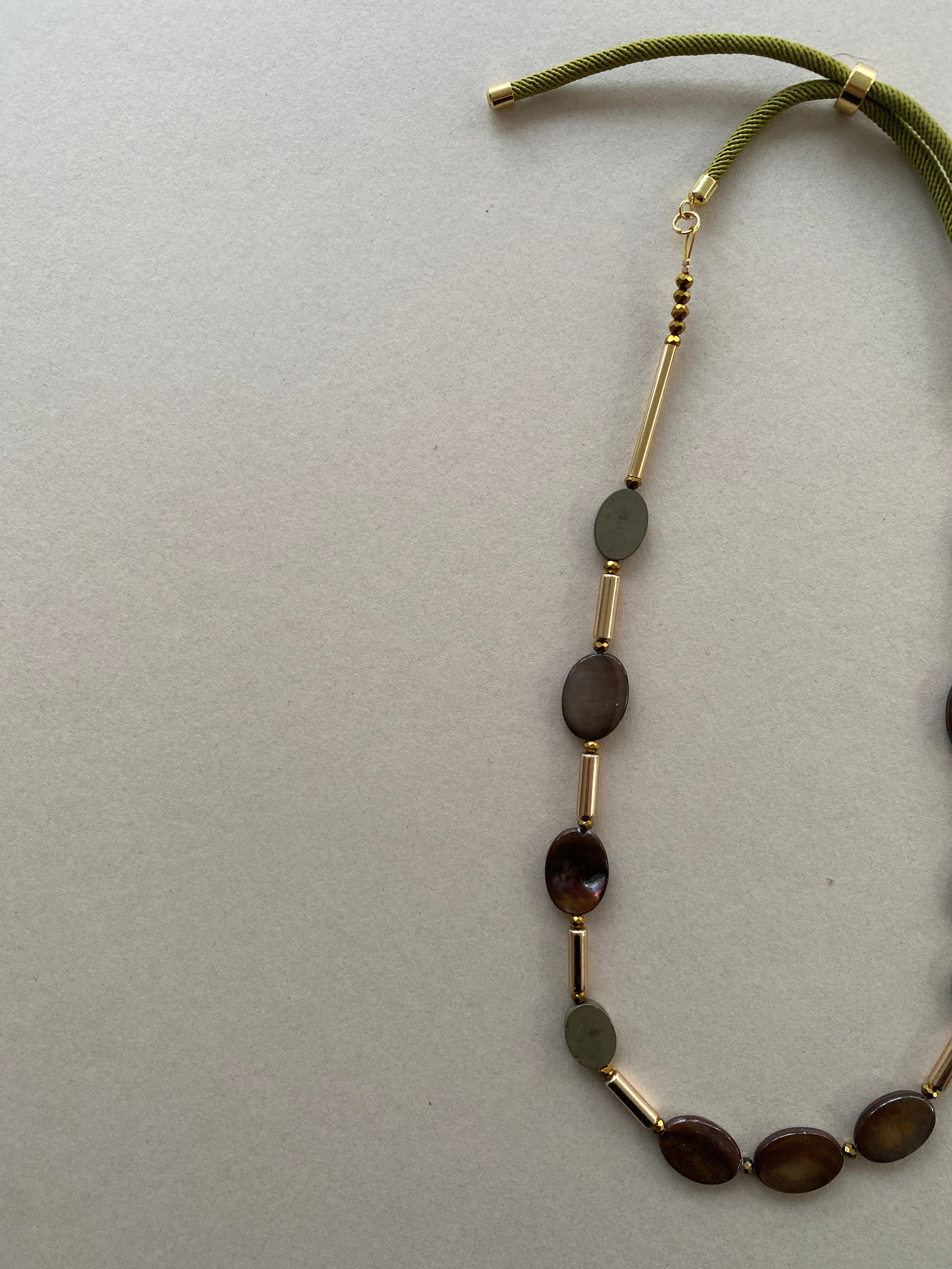 BDL09 - Shell and Hematite Necklace