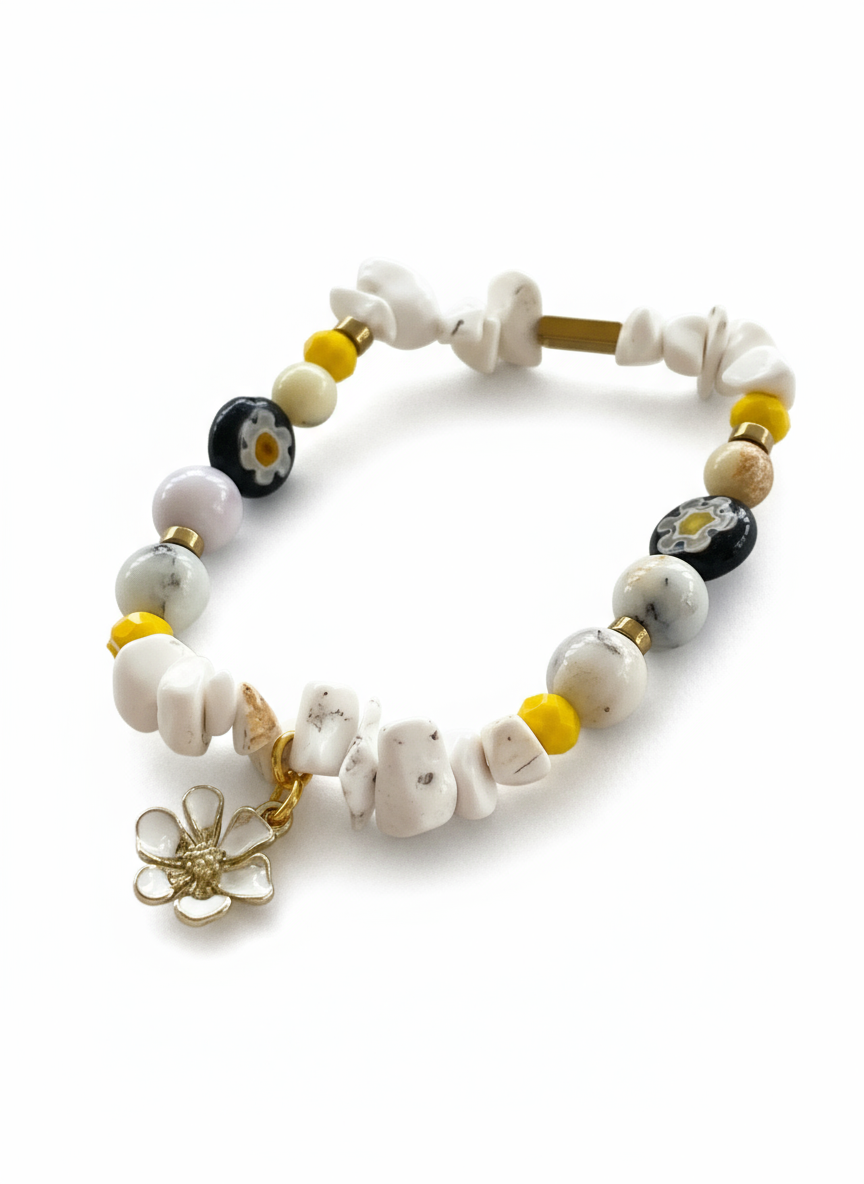HILB15 - White chip and black glass Daisy flower Bracelet