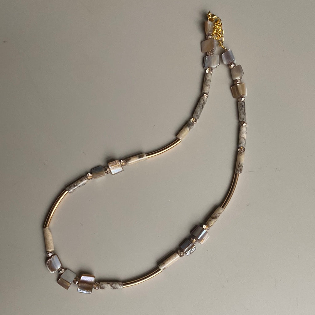 CST07 - Shell chip and gemstone necklace - Creams, pearl
