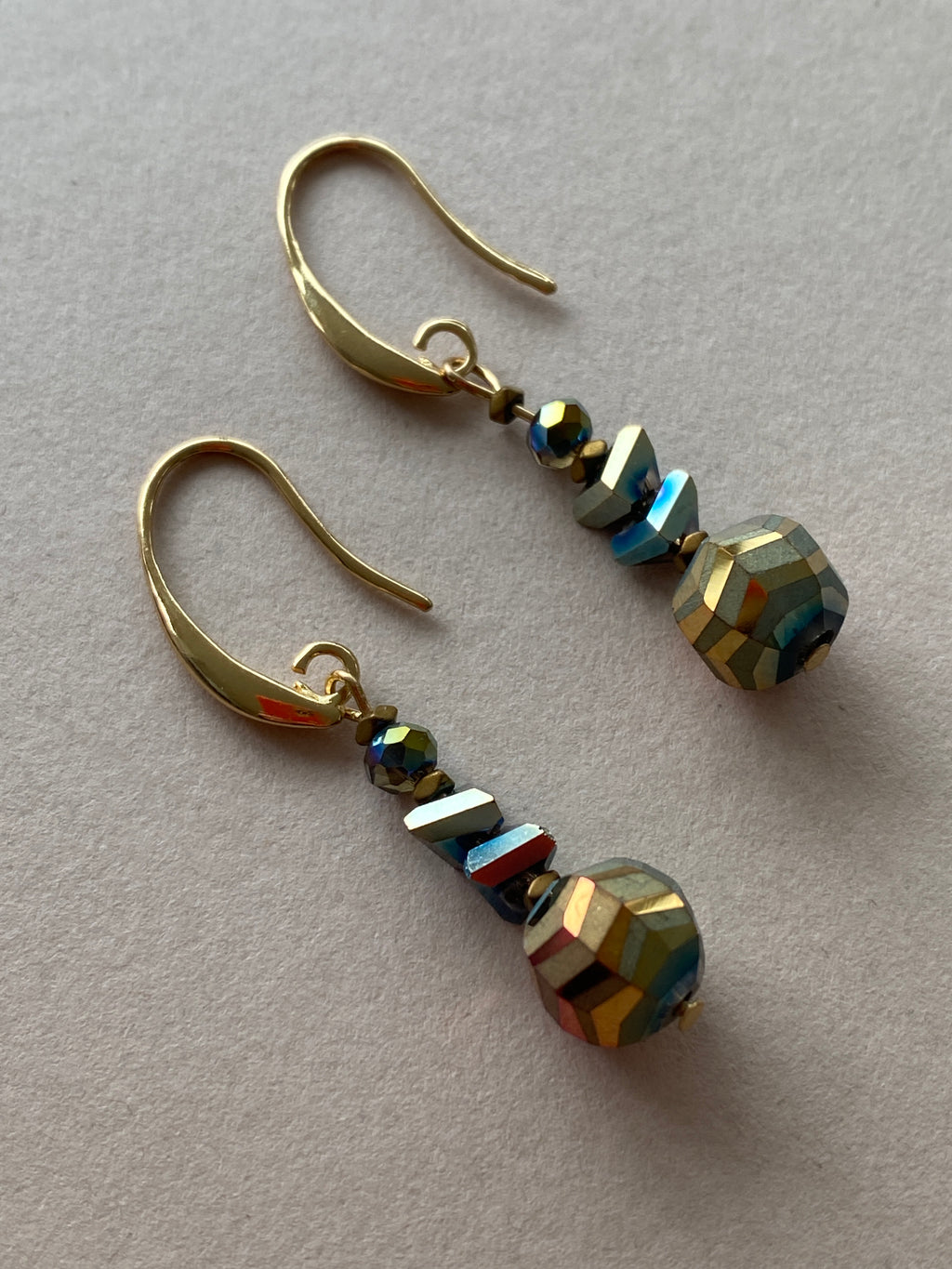 BDLE18 - Crystal and Hematite Drop earrings