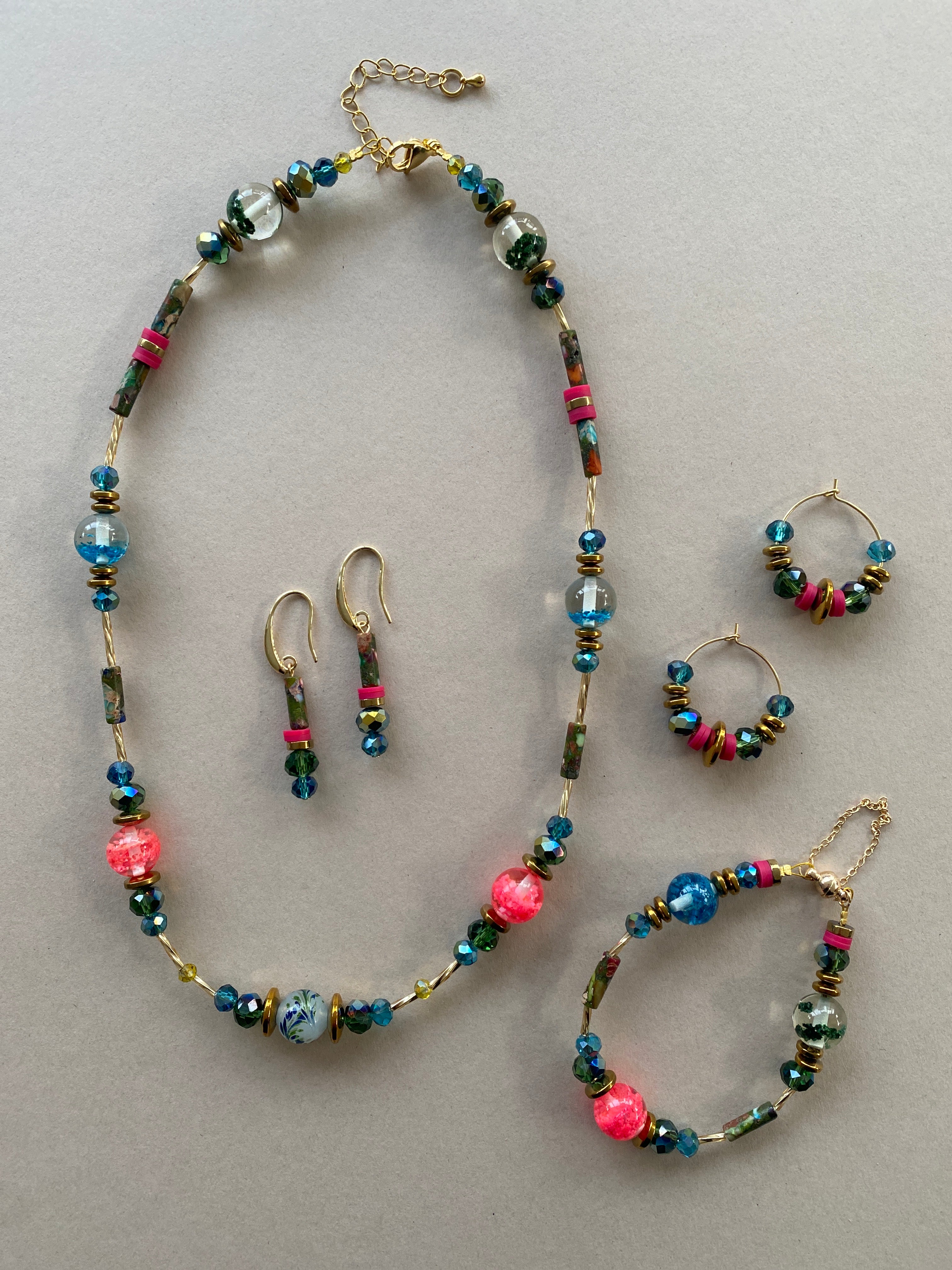 BDL14 - Resin & crystal multi coloured necklace