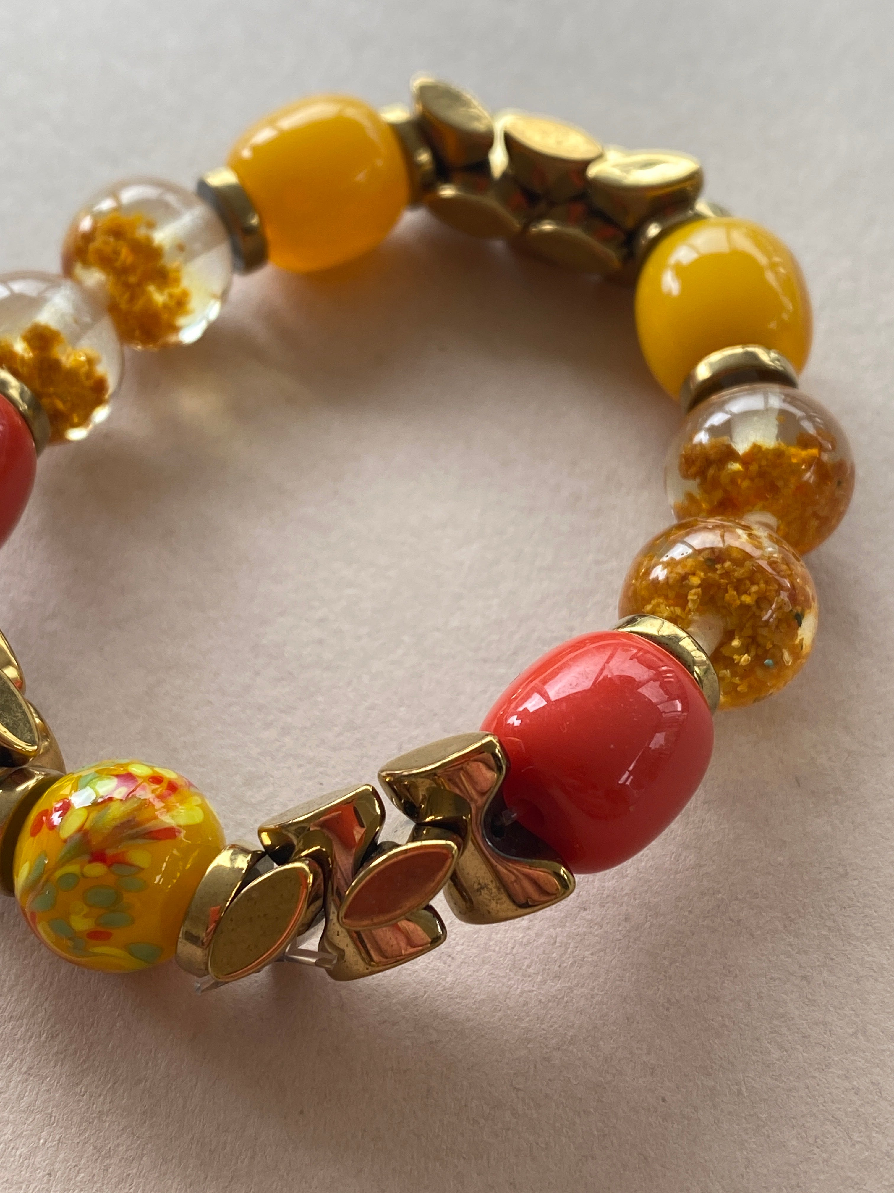 BDLB06 - Orange and yellow resin elasticated bracelet