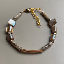 CSTB04 - Shell and Gemstone column bracelet - Cream, Pearl