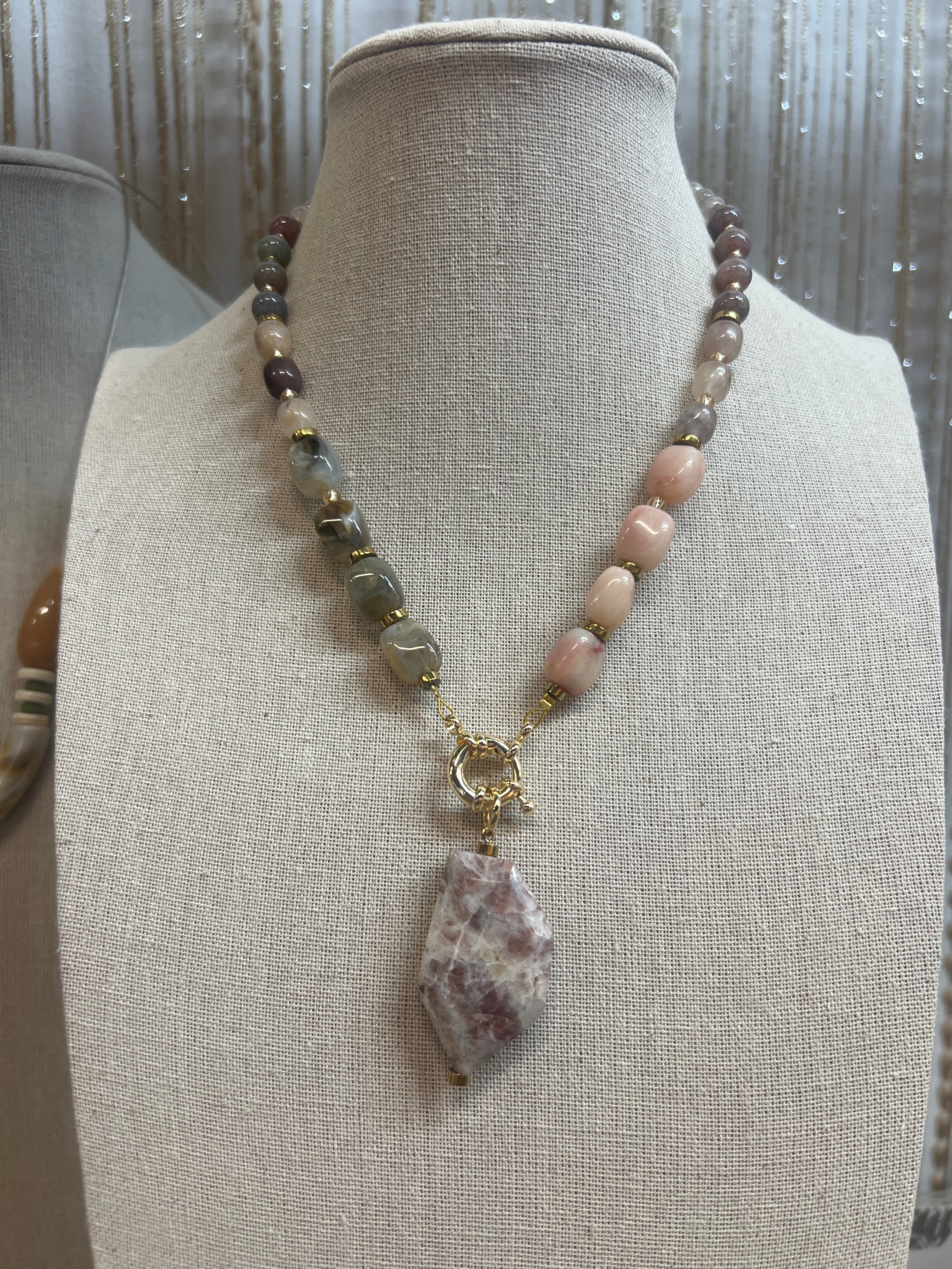 EOR19 - Natural Sunstone pendant necklace