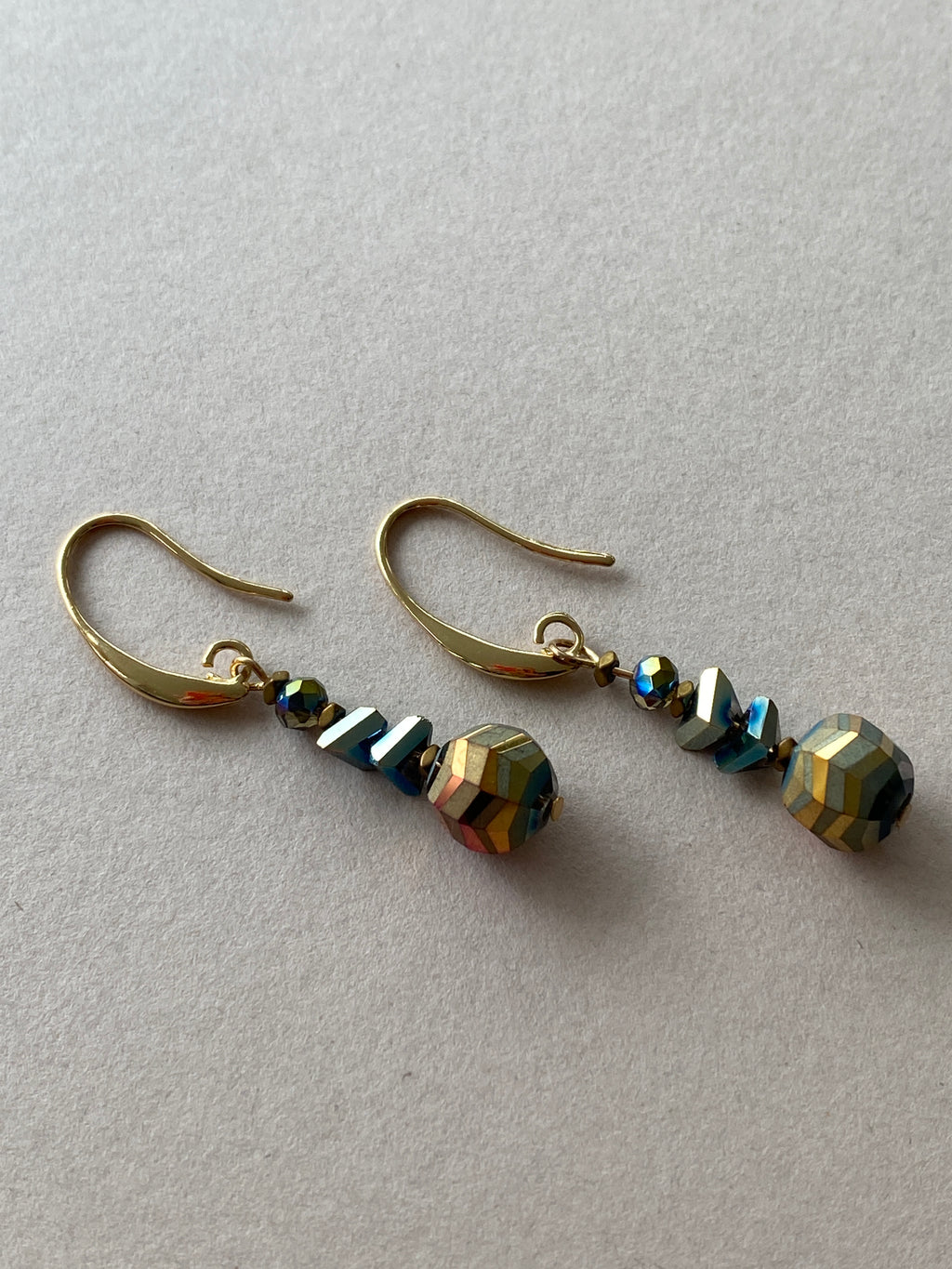 BDLE18 - Crystal and Hematite Drop earrings