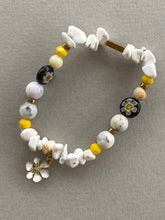 HILB15 - White chip and black glass flower Bracelet