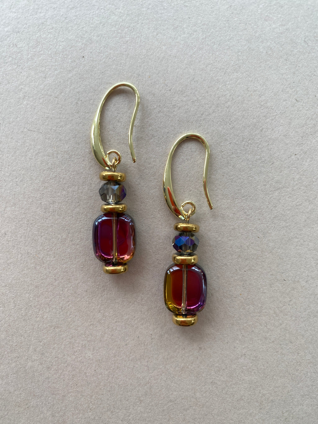 BDLE15 - Hematite, Glass & crystal drop earrings in purple and gunmetal