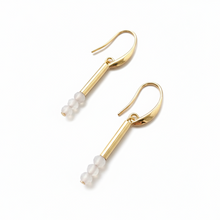 CSTE12 - Frosted crystal drop earrings - Grey Tone