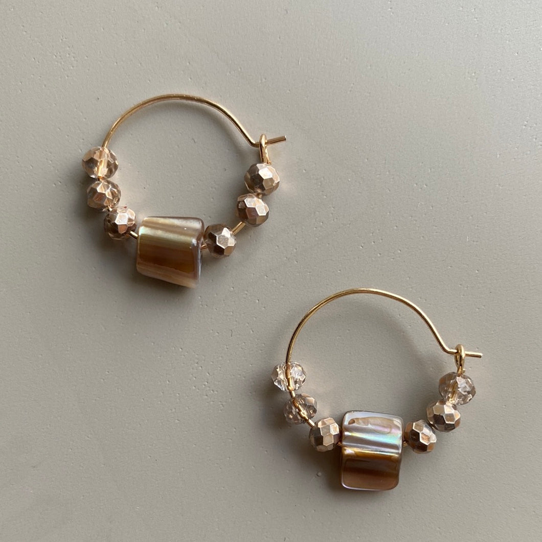 CSTE10 - Shell & Crystal hoop earrings - Cream, Pearl