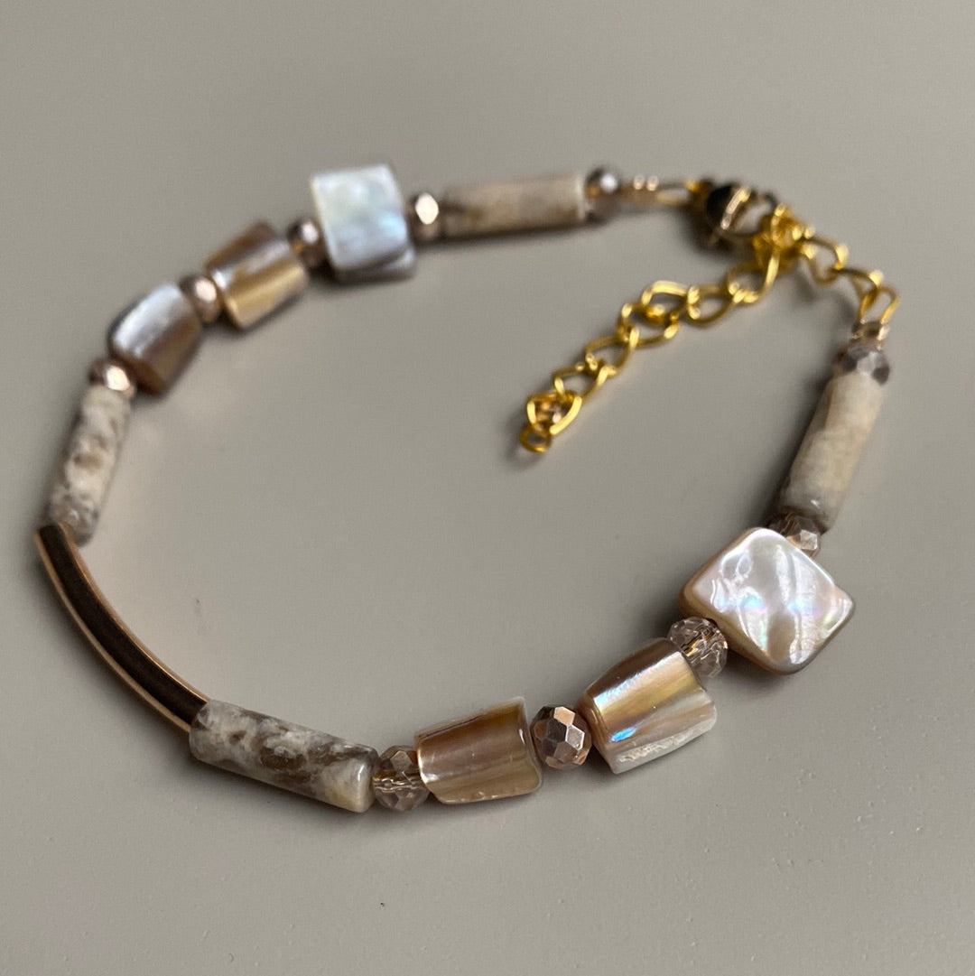 CSTB04 - Shell and Gemstone column bracelet - Cream, Pearl