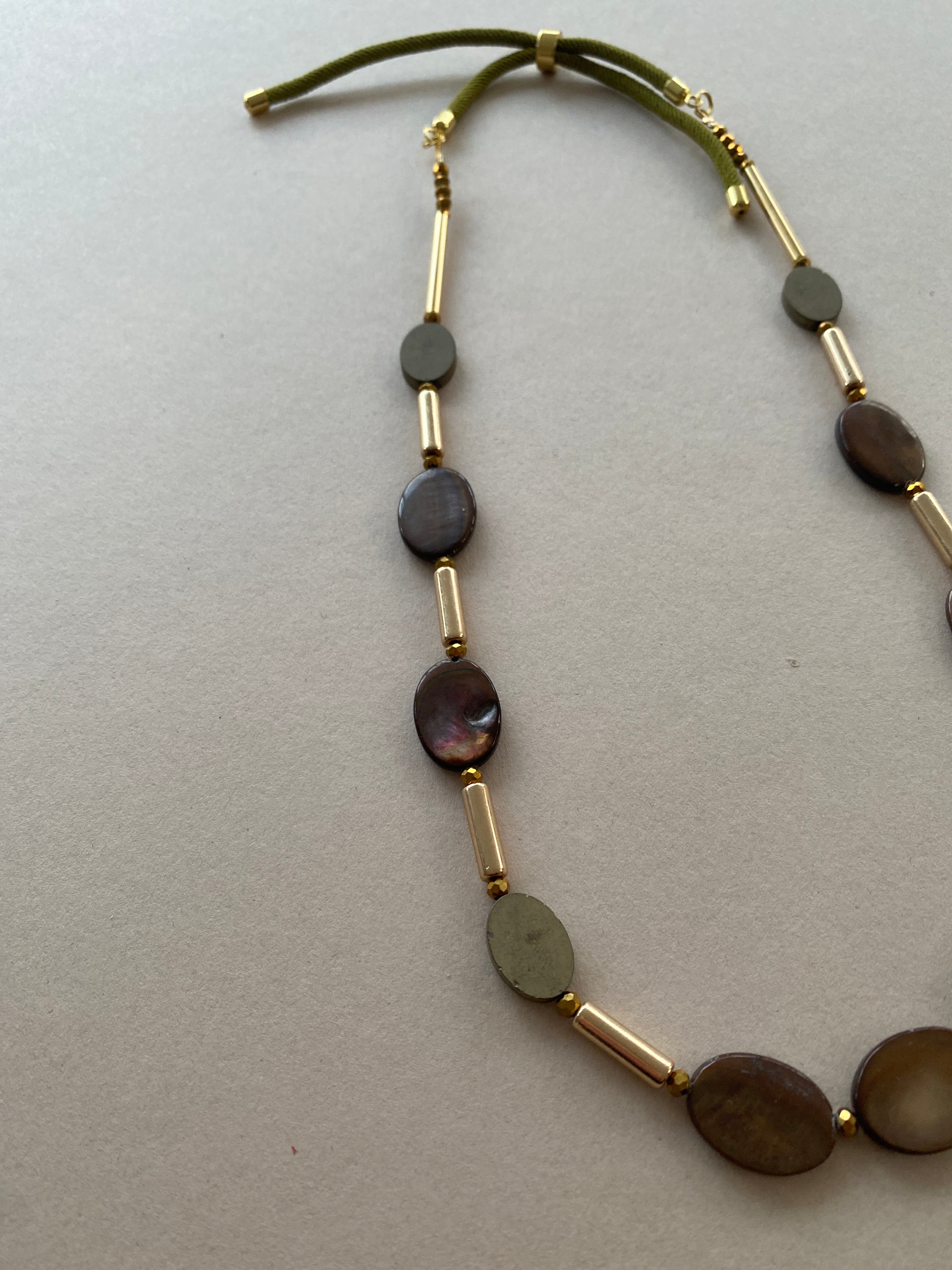 BDL09 - Shell and Hematite Necklace