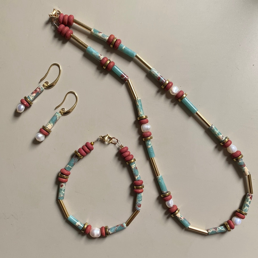 MRLB07 - 7.5" , Synthetic Shoushan Stone, Fresh water Pearls, Clay and Gold Plated Hematite Bracelet