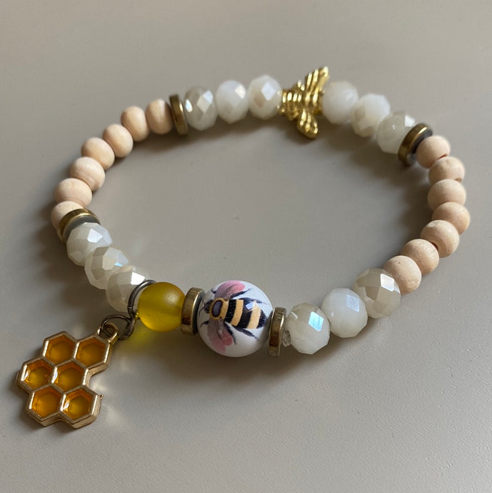 Bumble bee 🐝 bracelet - porcelain detail