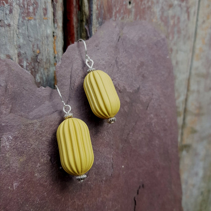 Rubberized Ribbed Earrings Olive